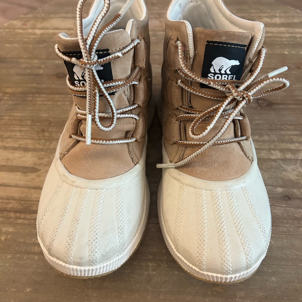 Sorel Cream and Tan Footwear